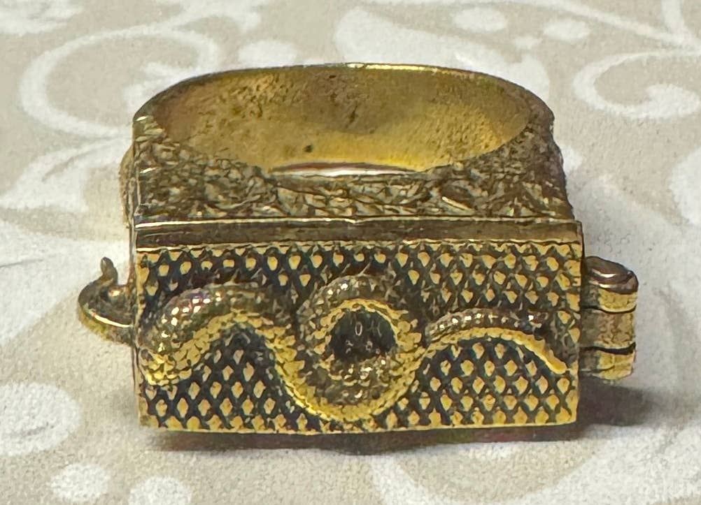 Snake Poison Ring