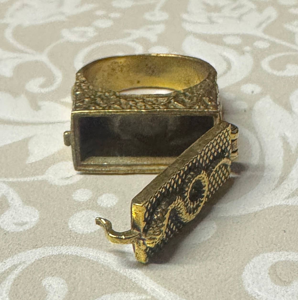 Snake Poison Ring